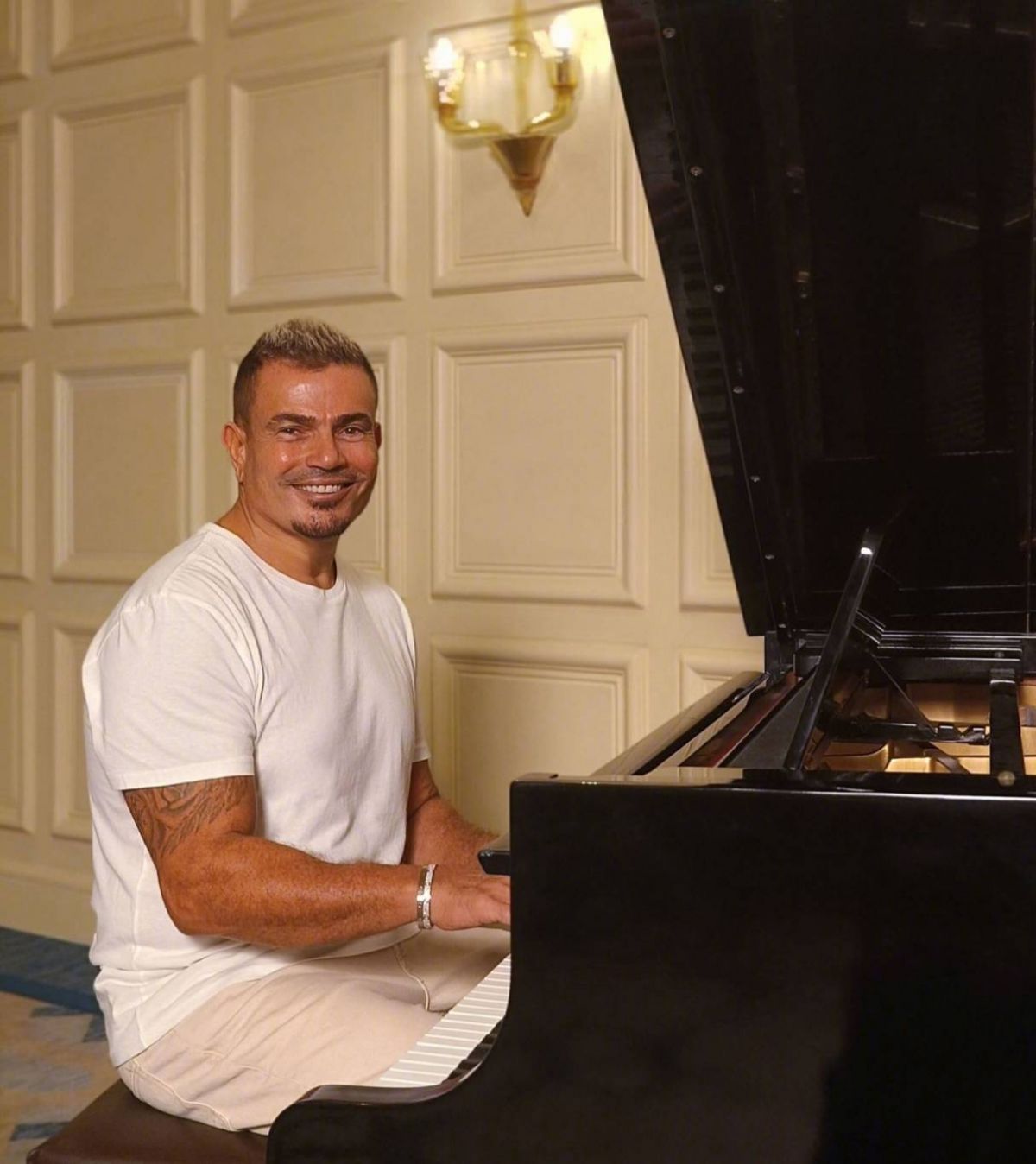 عمرو دياب يسجّل إنجازاً غير مسبوق بأغنية 