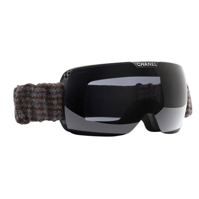 من ملابس التزلج العملية