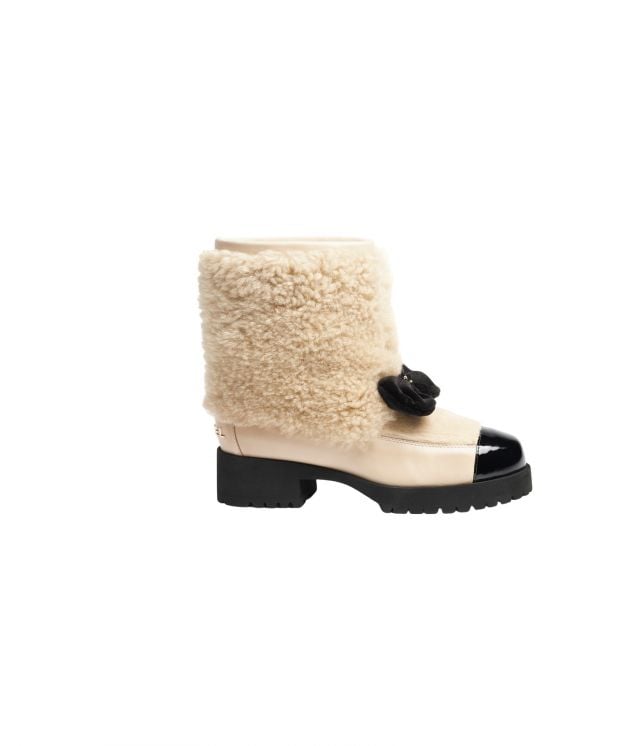 حذاء لأناقة الشتاء على المنحدرات