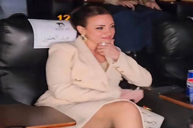 ريهام عبد الغفور خلال التقاط الصور سبب الأزمة