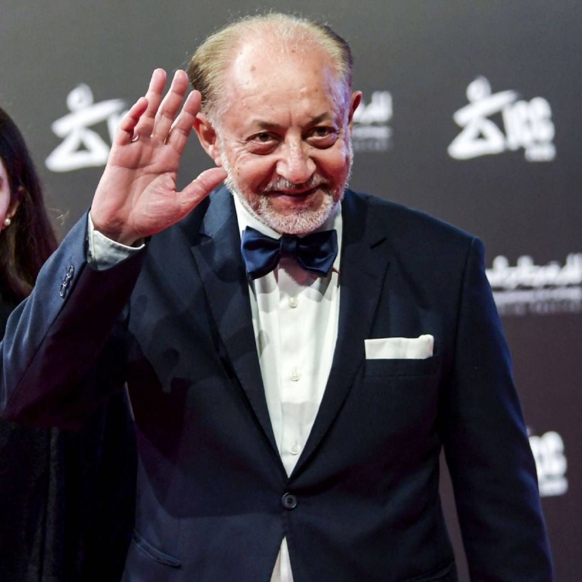 عبد العزيز مخيون يعلّق على حالته الصحية بعد الجراحة الخطرة 