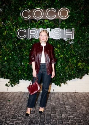 "كوكو كراش" نجمة عشاء "شانيل" المرصّع بالنجمات