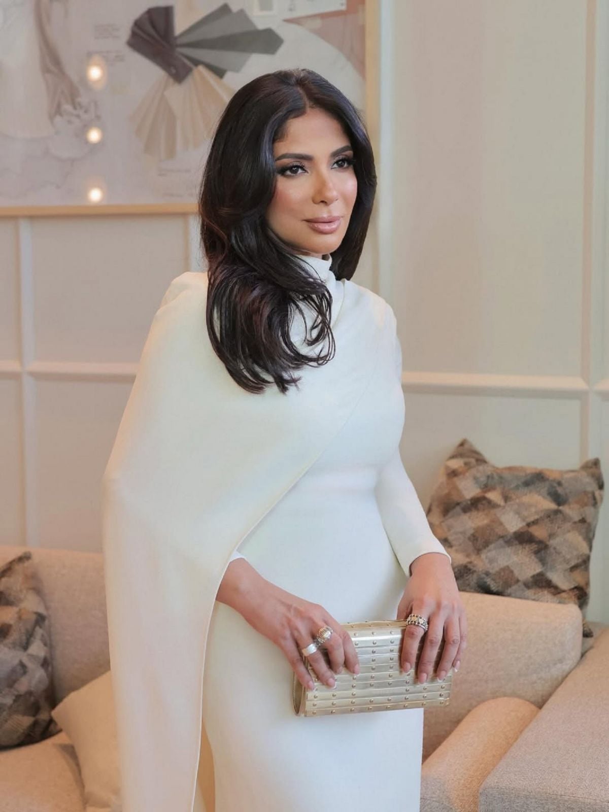 منى زكي تردّ على أخبار سحب مشروع سينمائي وحملة إعلانية منها 