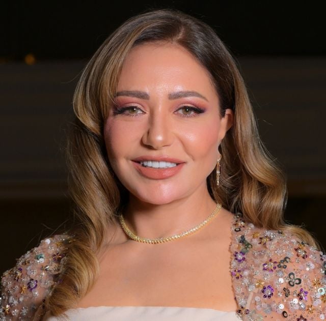 ليلى علوي تحتفل بميلاد أنغام ومي عز الدين بطريقتها الخاصة