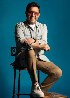 هاني شاكر يكشف تطورات حالته الصحية بعد جراحة في العمود الفقري