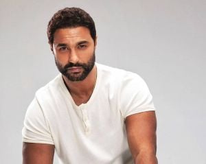 كريم فهمي يتحدث عن زوجته ونقطة ضعفه وأدواره الرومانسية وعلاقتها بحياته الخاصة (فيديو)