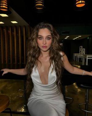 جيمري بايسال تعيش قصة حب جديدة مع نجم وسيم (فيديو)