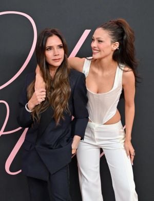 رغم الخلافات... نيكولا بيلتز نسخة عن حماتها فيكتوريا بيكهام في الموضة