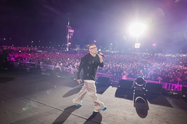 عمرو دياب تألق على المسرح