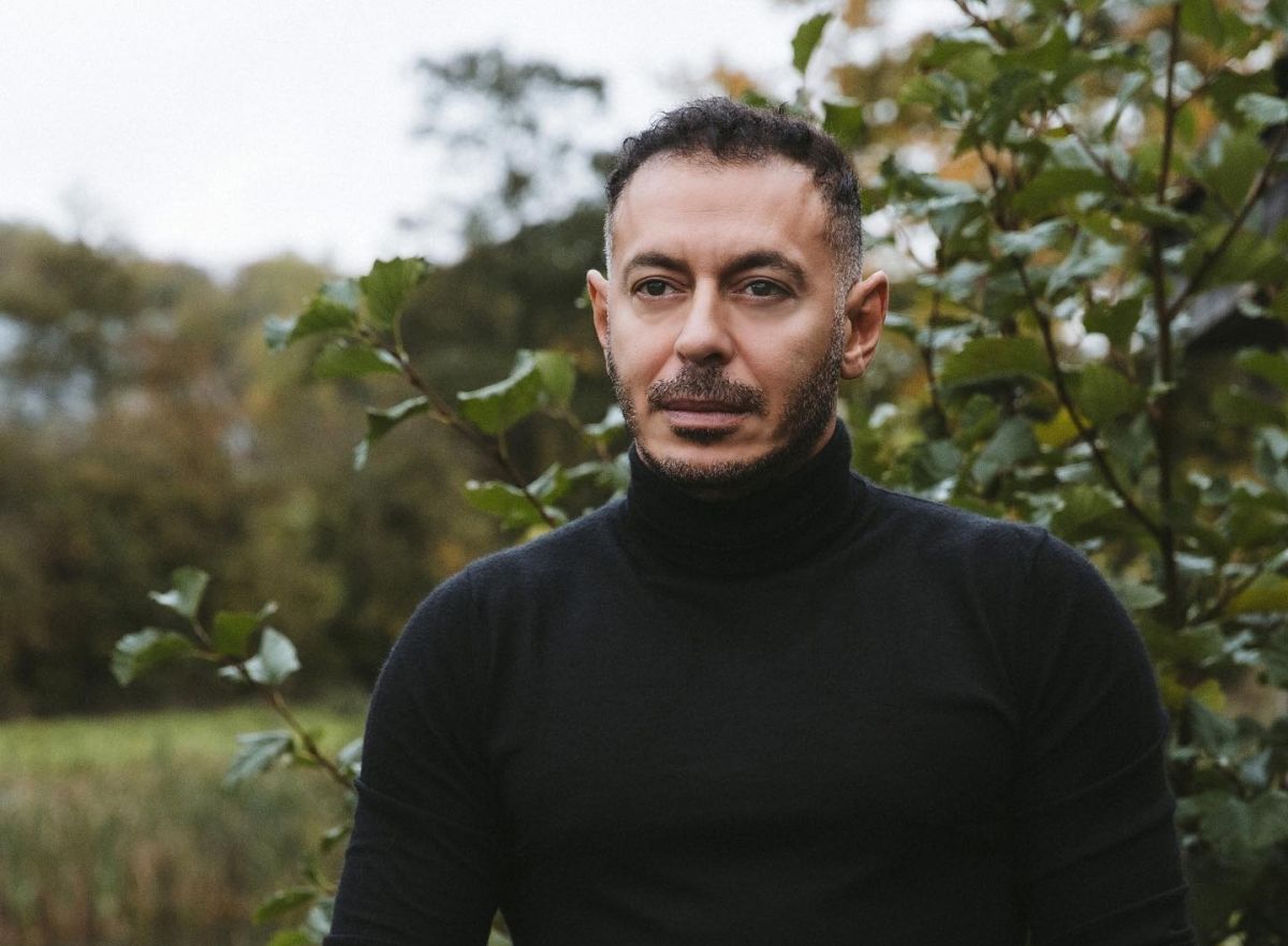 مصطفى شعبان يتلقى التهاني بمولودته الأولى  