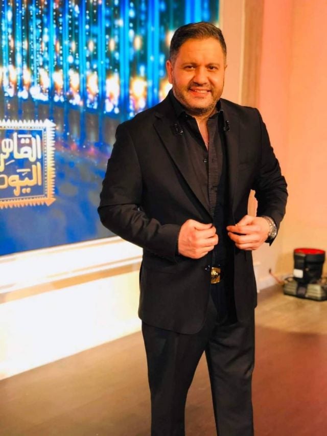 إدوارد يكشف حالته الصحية بعد ظهوره في المستشفى على كرسي متحرك (فيديو)