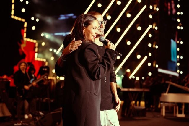 جنا دياب تغني مع والدها خطفوني