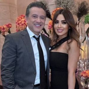 مروان خوري يغني لزوجته على المسرح ويتغزل بها (فيديو)