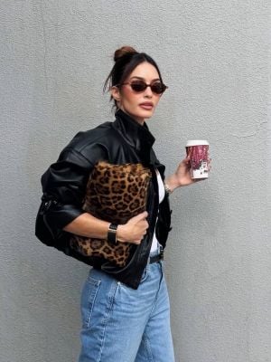 تعليق حاسم من كارن وازن على منتقدي شعر ابنتيها