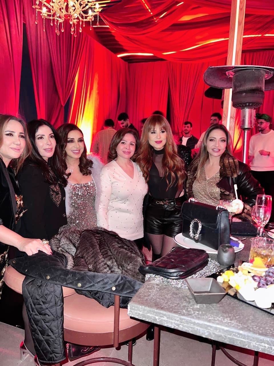 نجمات الفن مع أنغام في عيد ميلادها