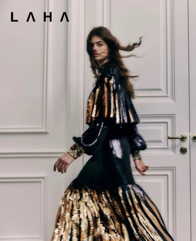 فساتين الترتر في الأعياد... بريق لافت على الإطلالة