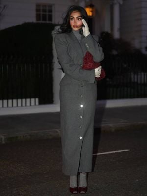 نور الغندور تلفت الأنظار بإطلالتها الشتوية بتفاصيل عصرية