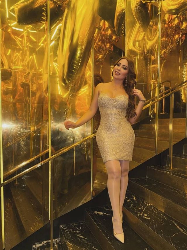 نسرين طافش تلفت الأنظار بفستان قصير ولقطات رومانسية مع زوجها
