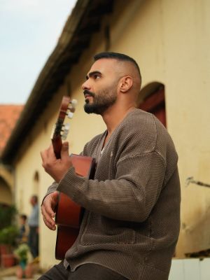 جوزيف عطية يحسم الجدل ويوضح طبيعة علاقته ببيرلا حرب