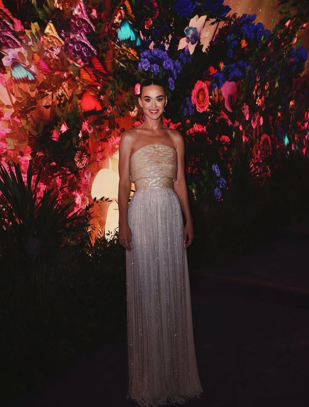 كاتي بيري تتألق بإطلالتين مبهرتين في السعودية