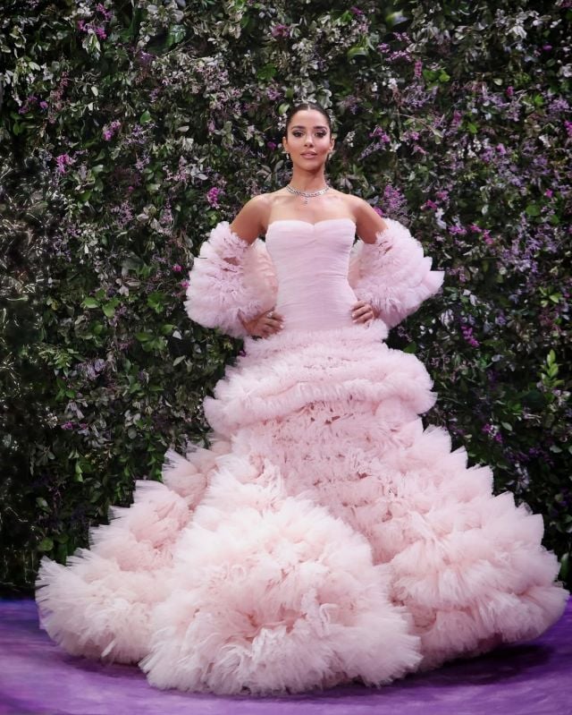 بلقيس فتحي كالأميرات بفستان وردي ساحر