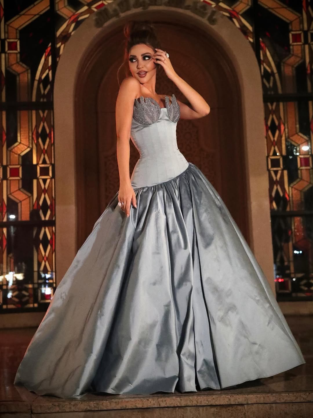 ميريام فارس كالأميرات بفستان دراماتيكي مميّز