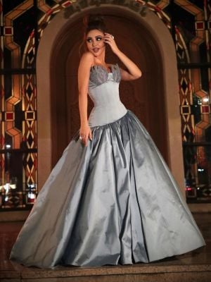 ميريام فارس كالأميرات بفستان دراماتيكي مميّز