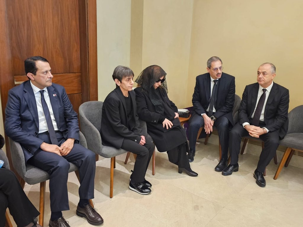 فيروز تتلقى العزاء بابنها هلي الرحباني وسط حضور فني ورسمي مؤثر