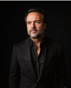 عادل حقي يعدل منشور وفاة ابنته ويكشف الحقيقة (فيديو)