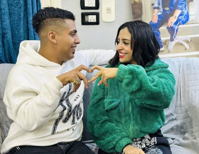 كروان مشاكل وزوجته