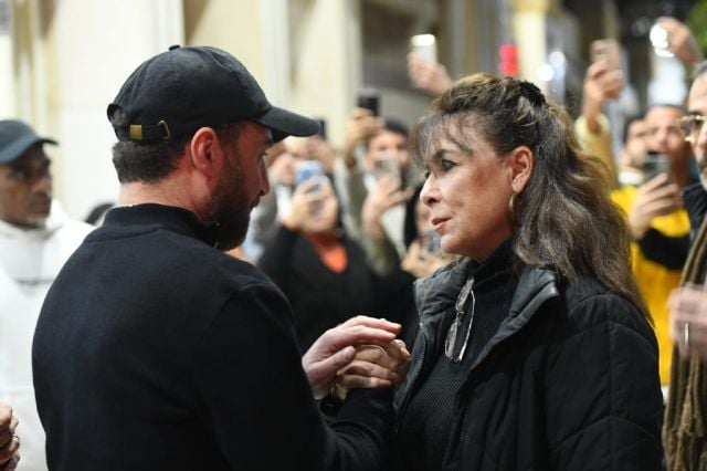 أنوشكا تقدم العزاء لنضال الشافعي