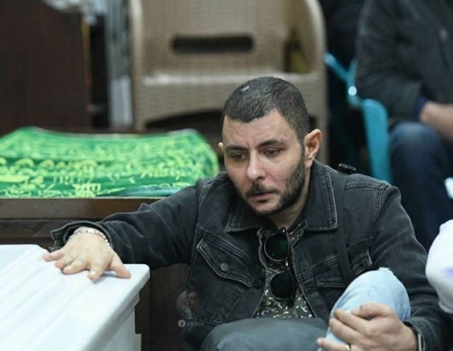 عمر الفيشاوي يهاجم الترندات بسبب شقيقه أحمد ويكشف علاقته بوالدته سمية الألفي (فيديو)