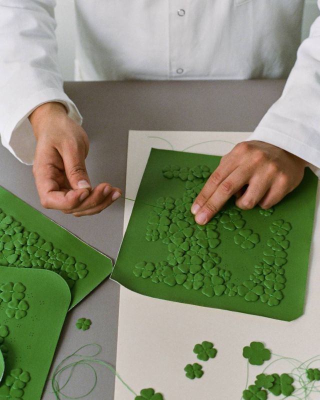 المهارة الحِرفية والدقة في صنع حقيبة 