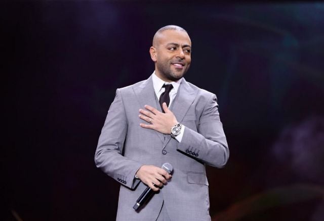 تامر عاشور يتفي وجود حفل له في الأوبرا