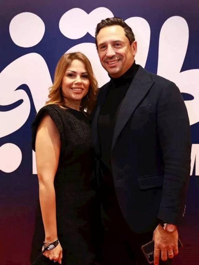 الإعلامي أحمد سالم وزوجته