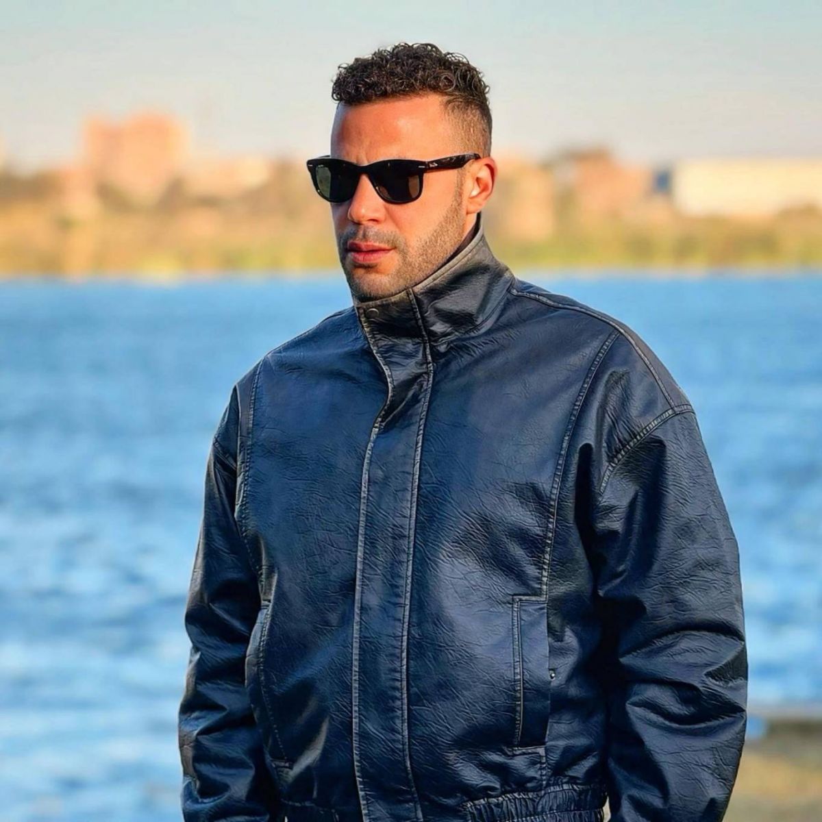 محمد إمام يوجّه رسالة الى الجمهور حول قيمة العمل الجماعي