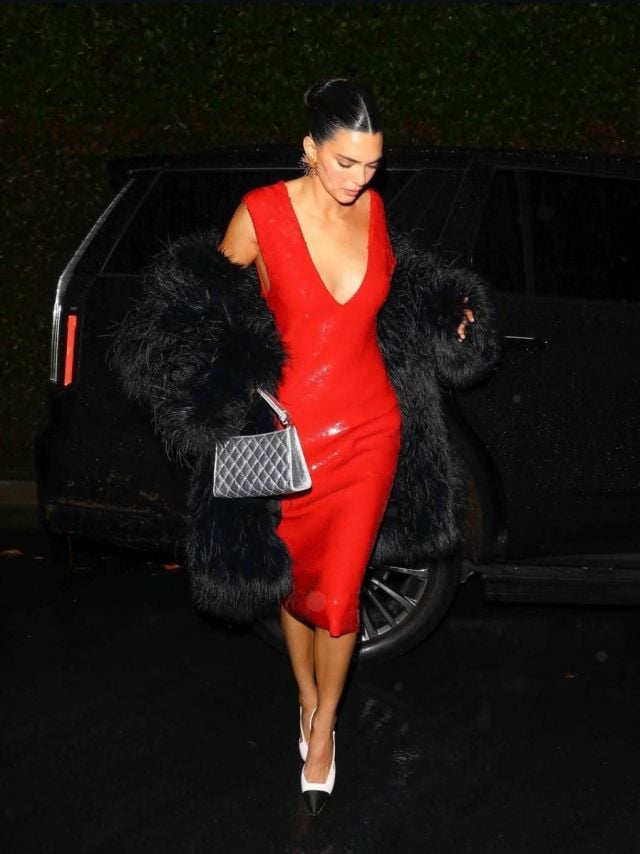 كيندال جينر بفستان شانيل 