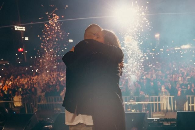 لقطة مؤثرة بين الهضبة وابنته