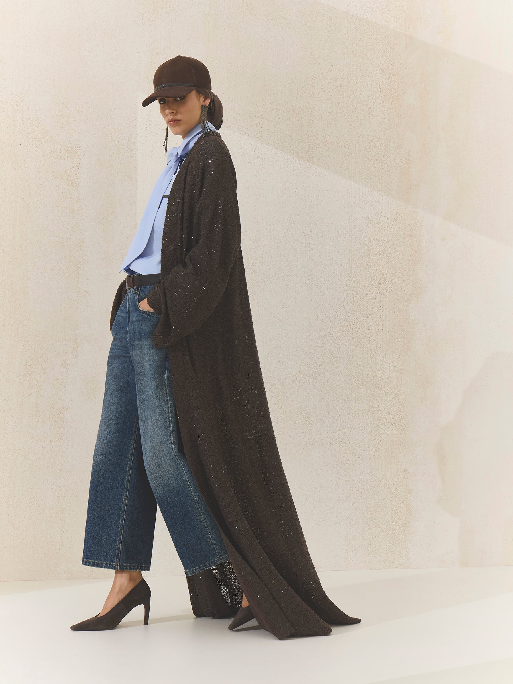 عباية من برونيلو كوتشينيلي لخريف وشتاء 2025