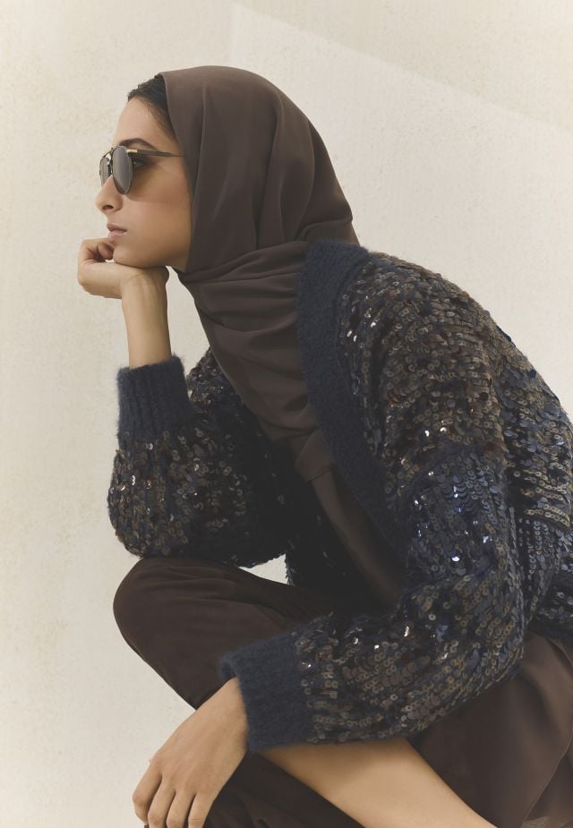 عباءة من برونيلو كوتشينيلي لخريف وشتاء 2025