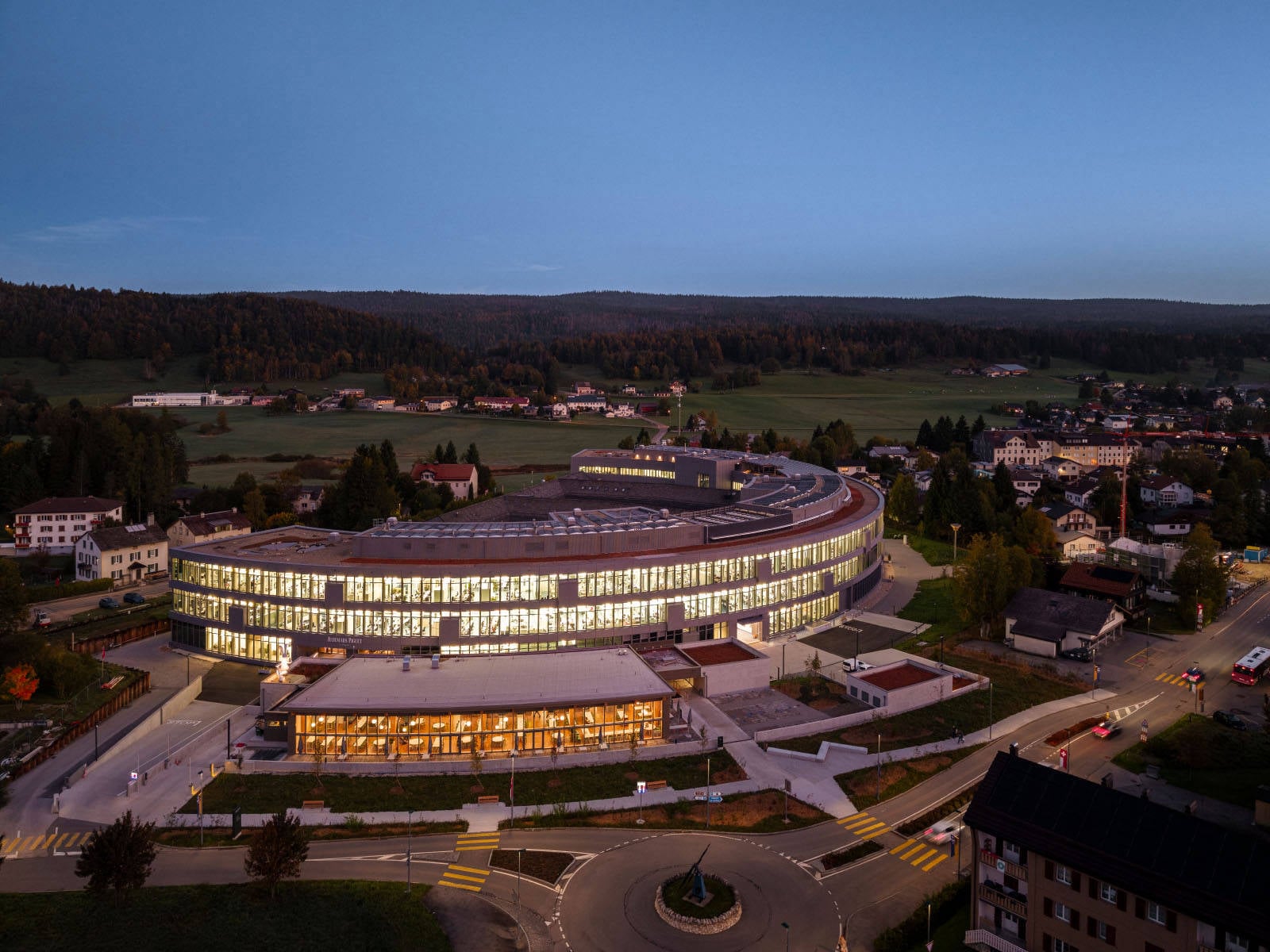 مصنع الساعات السويسرية الراقية أوديمار بيغيه