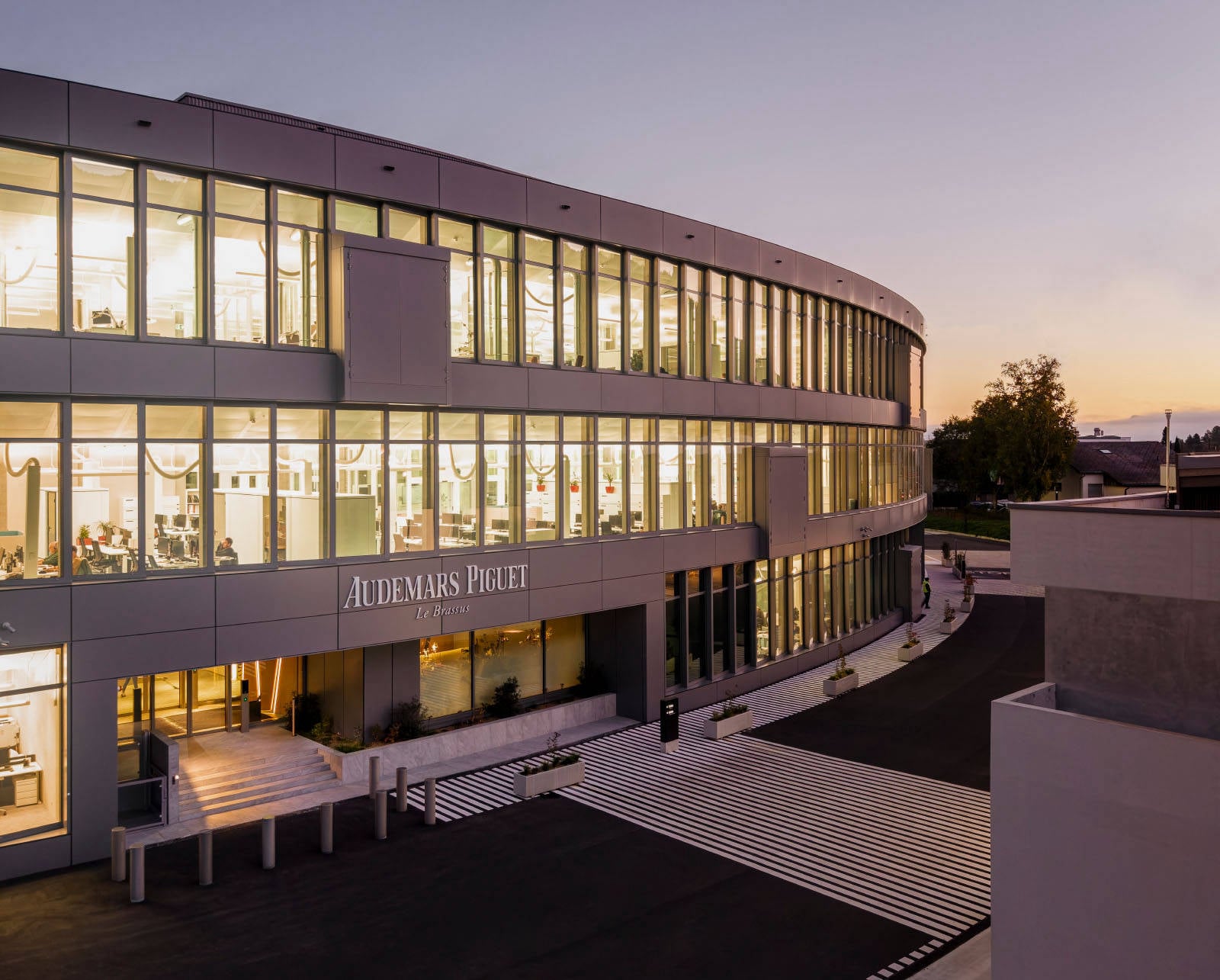 مصنع الساعات السويسرية الراقية أوديمار بيغيه