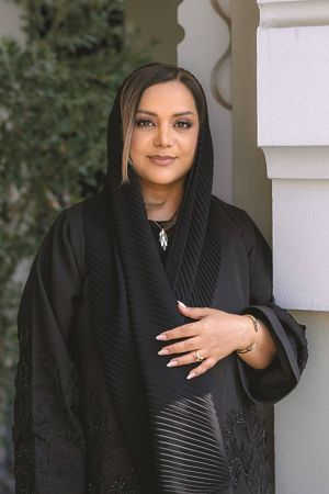 المخرجة الإماراتية نايلة الخاجة... مسيرة ملهمة من الإبداع والنجاح