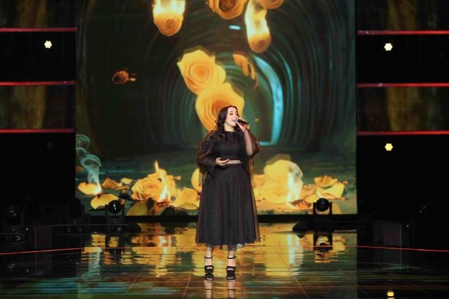 أشرقت على المسرح