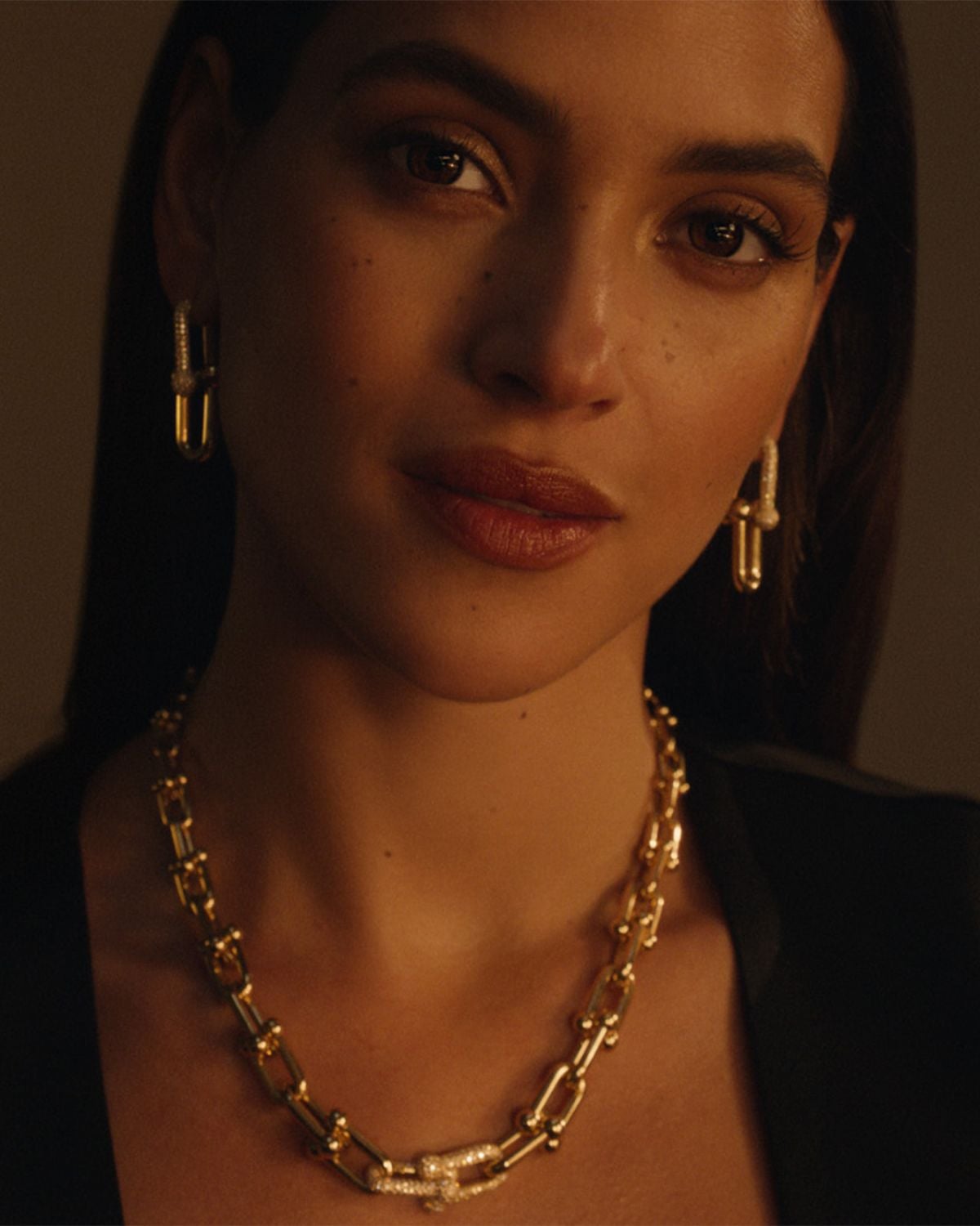 مجوهرات Tiffany & CO تحتفي بعيد الحب بأسلوب مبدع... مجموعة HardWear تخطف الأضواء