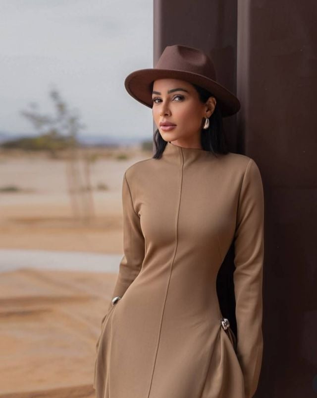 مهيرة عبد العزيز بإطلالة ناعمة