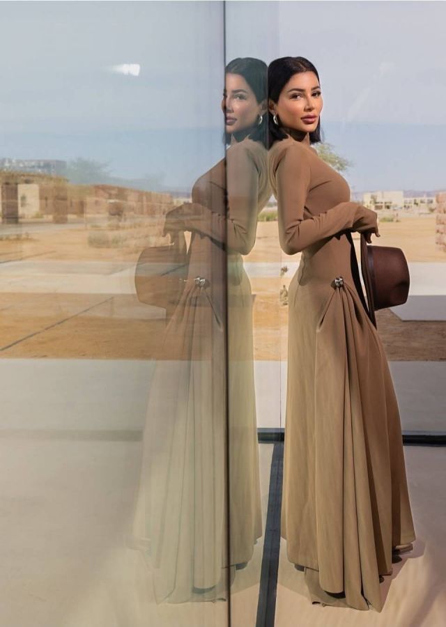 مهيرة عبد العزيز بإطلالة شتوية ناعمة