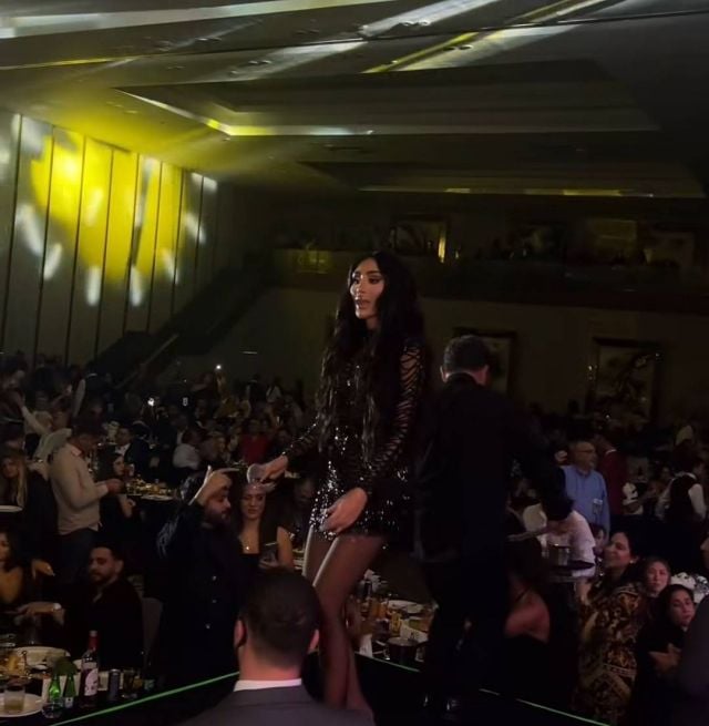 مايا دياب بالشعر الأسود