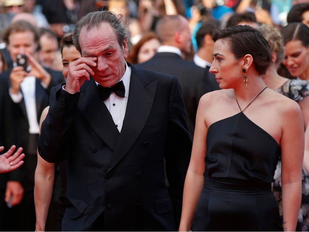 الكشف عن سبب صادم لوفاة ابنة توني لي جونز 