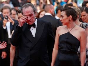 الكشف عن سبب صادم لوفاة ابنة توني لي جونز 